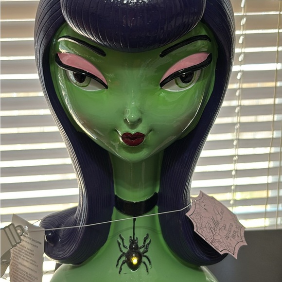 Bella Luxx Green and Purple Holiday Bust with Spider Pendant - Picture 1 of 5
